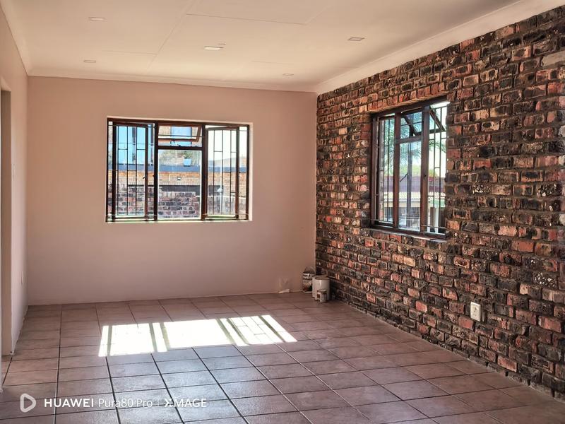 To Let 2 Bedroom Property for Rent in Heiderand Western Cape